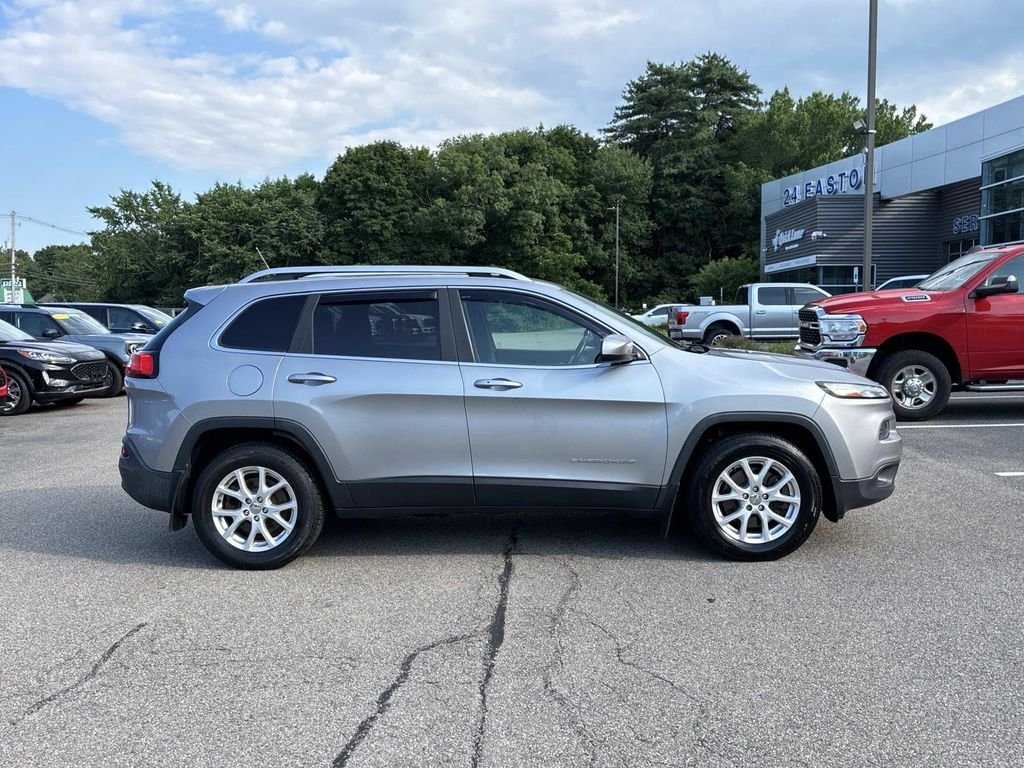 Used 2014 Silver Jeep Latitude image 8