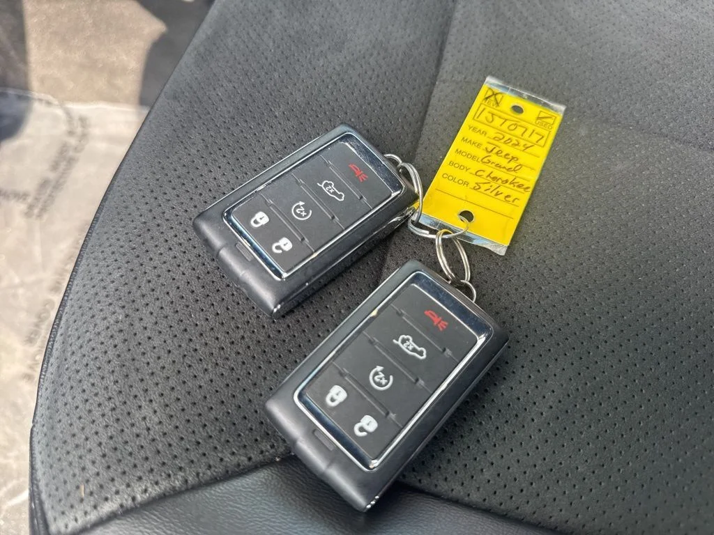 Used 2024 Silver Jeep Altitude X image 35