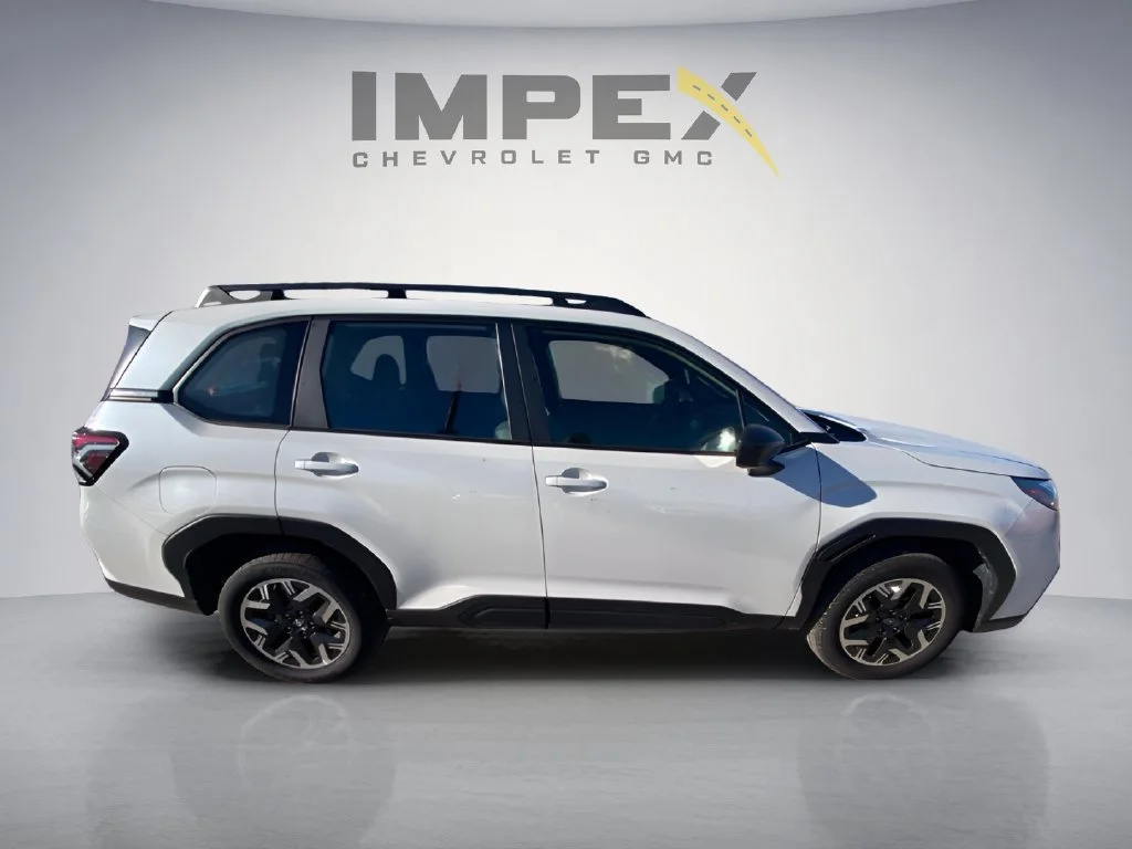 Used 2025 White Subaru  image 7