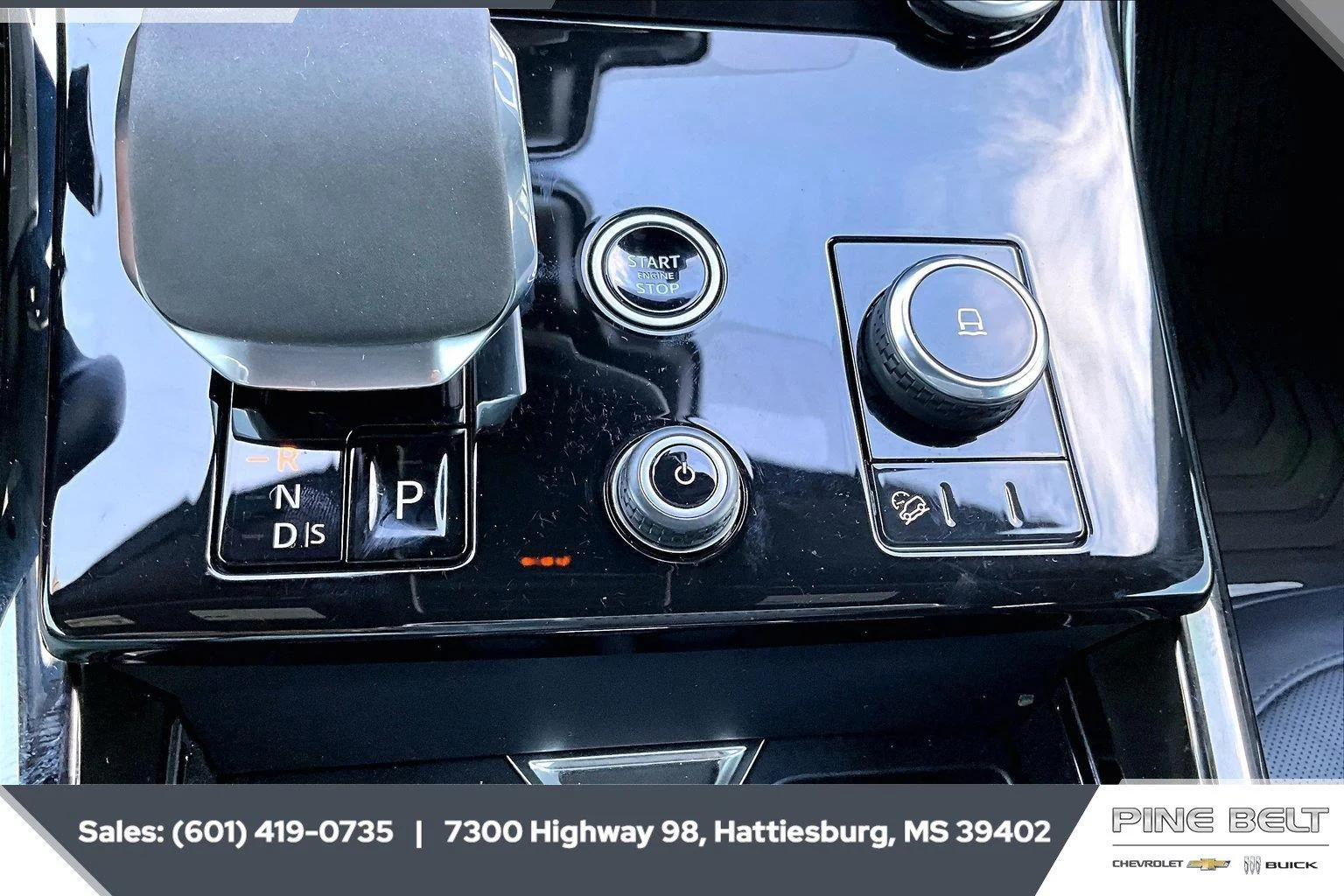 Used 2023 Eiger Grey Metallic Land Rover SE image 23