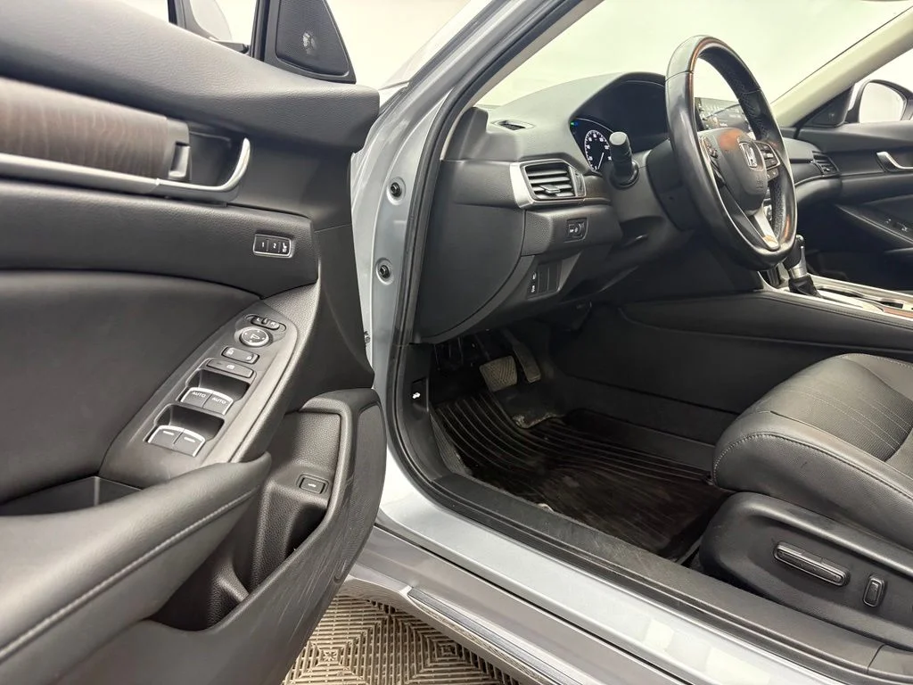 Used 2020 Silver Honda EX-L image 15