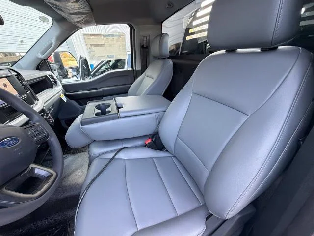 New 2027 Oxford White Ford F-550® XL image 35