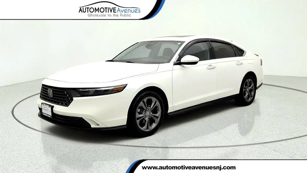 Used 2024 Platinum White Pearl Honda EX CVT image 1