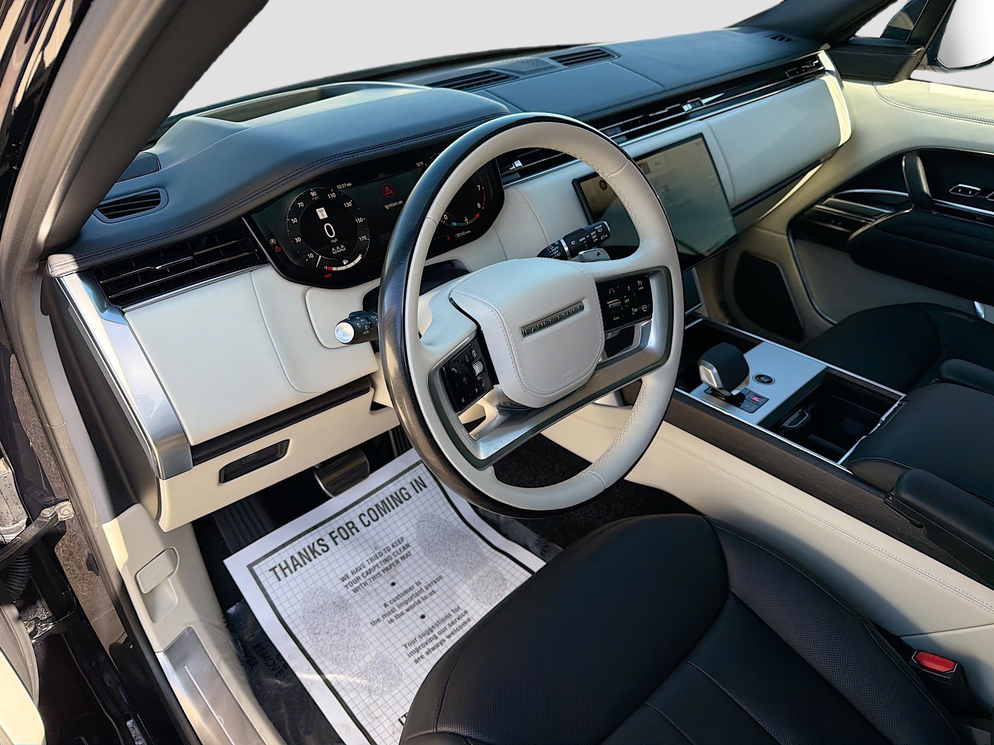 Used 2024 Ligurian Black SV Bespoke Ultra Metallic Sat Land Rover Autobiography image 4