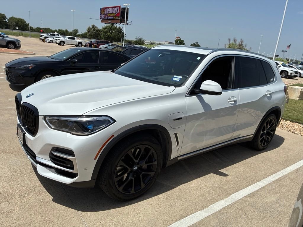 Used 2023 White BMW xDrive45e image 4