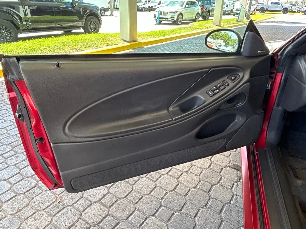 Used 2003 Red Ford V6 image 27