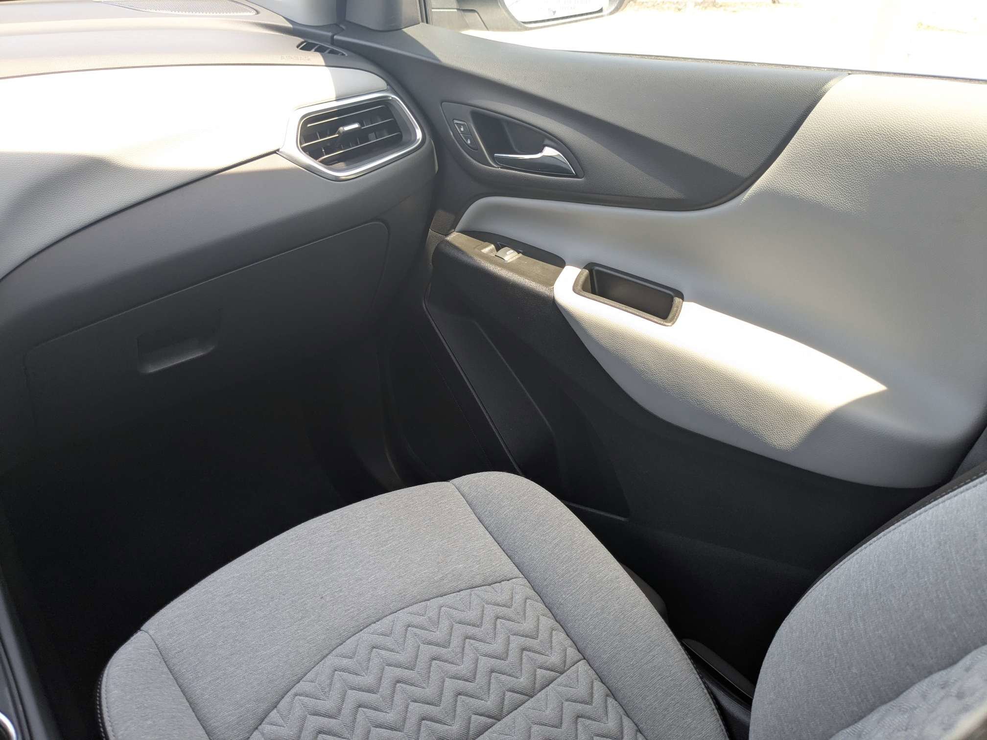 Used 2024 Summit White Chevrolet LT image 17