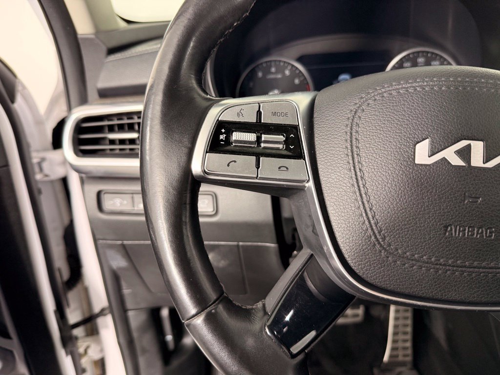 Used 2022 Glacial White Pearl Kia SX image 26