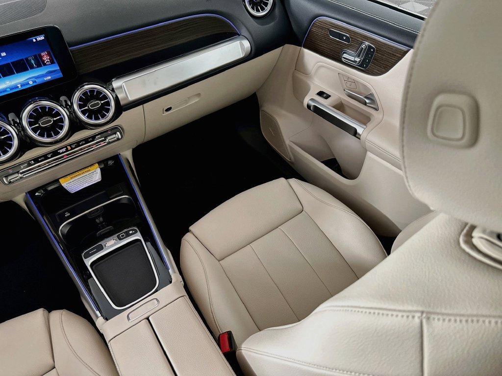 New 2026 Polar White Mercedes-Benz GLB 250 image 24
