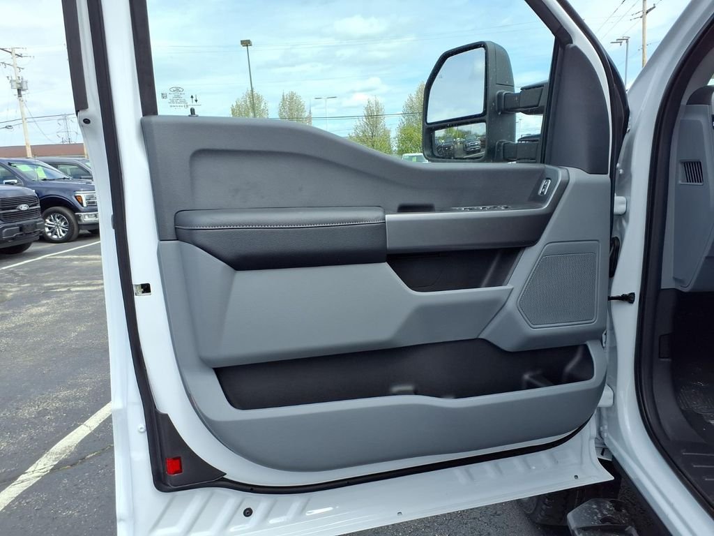 New 2026 Oxford White Ford F-350® XL image 10