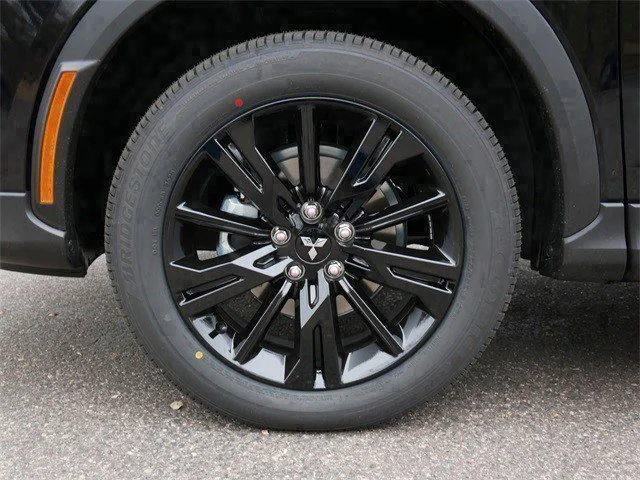 New 2026 Labrador Black Pearl Mitsubishi LE 1.5T S-AWC image 3