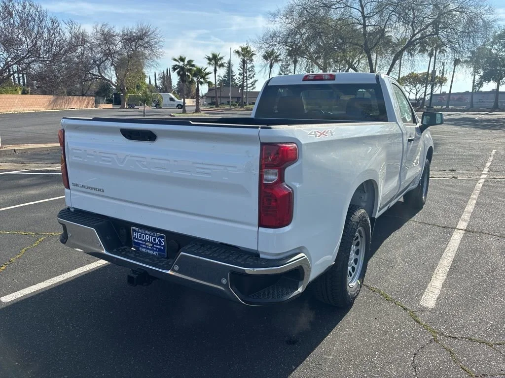 New 2026 Summit White Chevrolet WT image 3