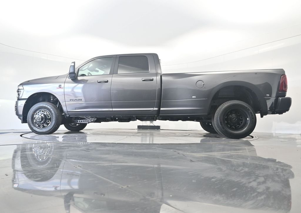 New 2026 Granite Crystal Metallic Clear-Coat Exterior Paint RAM Laramie image 44