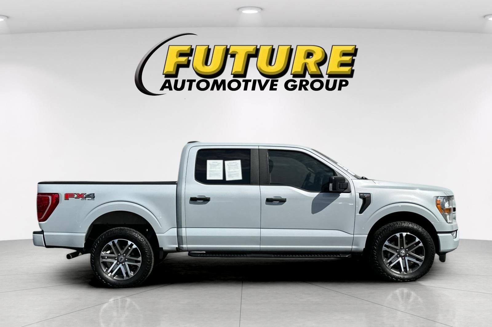 Used 2022 White Ford XL image 2