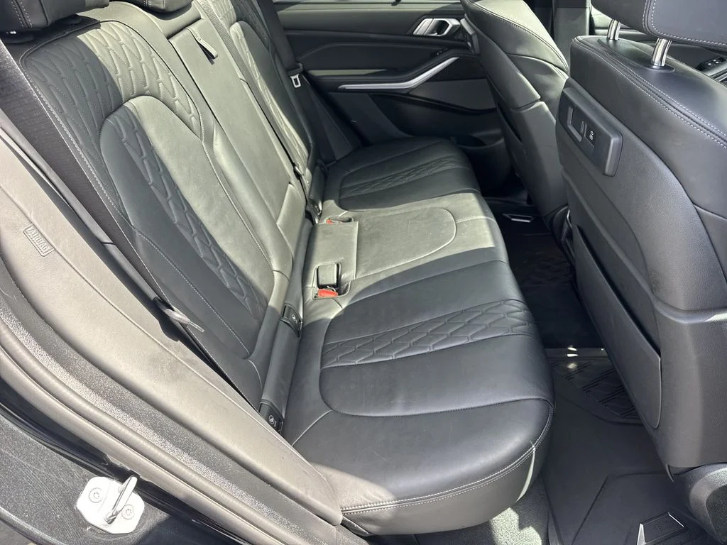 Used 2021 Black BMW M50i image 15