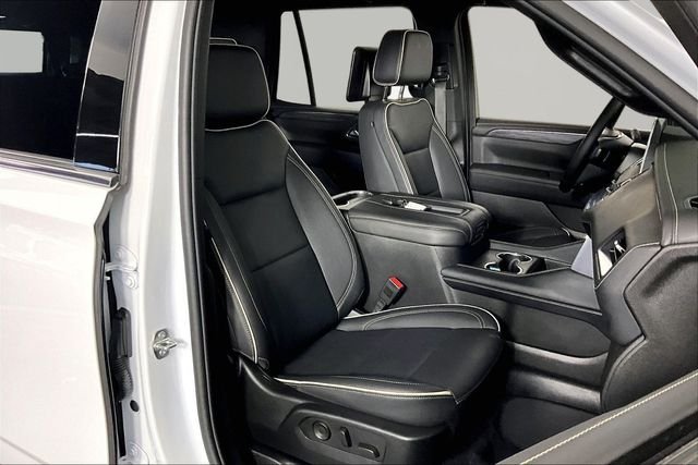 Used 2024 White GMC SLT image 28