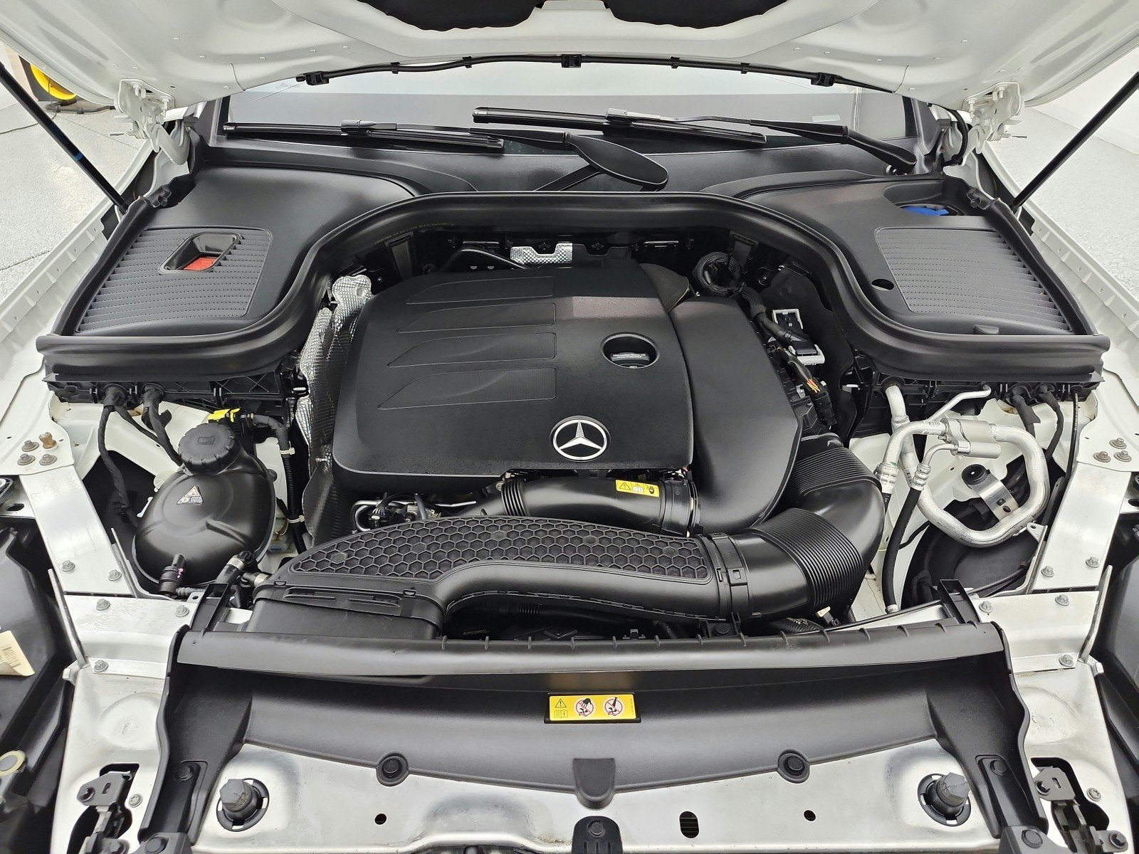 Used 2021 Polar White Mercedes-Benz GLC 300 4MATIC® SUV image 16
