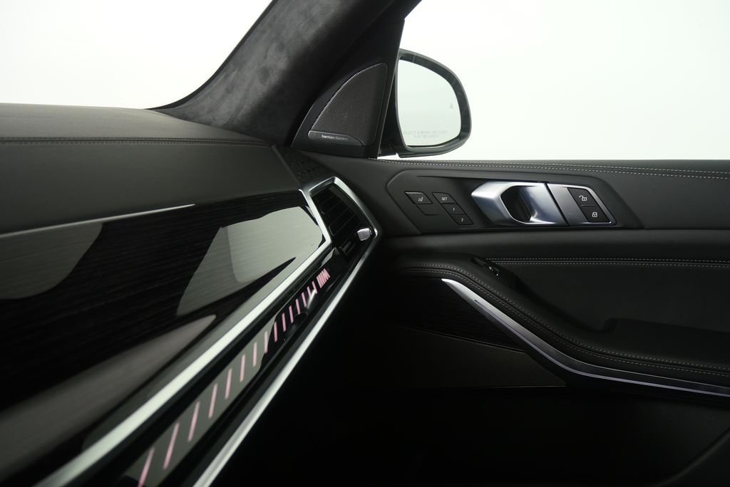 Used 2026 Skyscraper Grey Metallic BMW M60i image 25