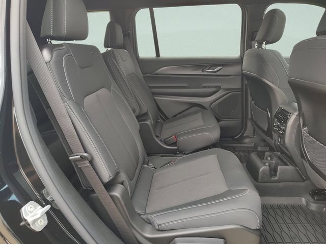 New 2026 Diamond Black Crystal Pearlcoat Jeep Laredo image 32