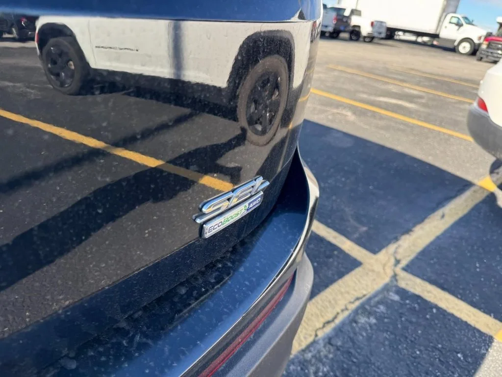 Used 2018 Shadow Black Ford SEL image 9
