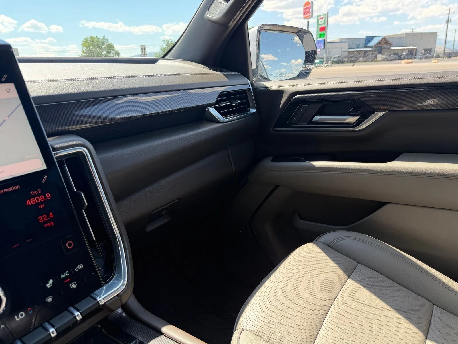 Used 2025 White GMC Elevation image 21