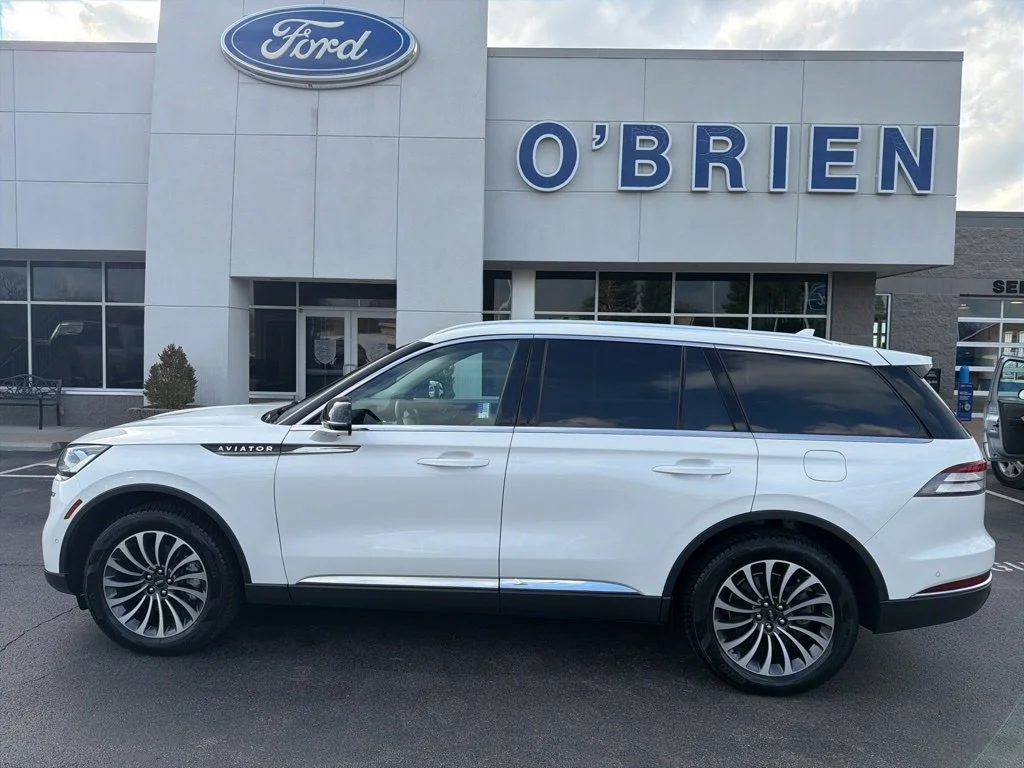 Used 2023 Pristine White Lincoln Reserve image 2