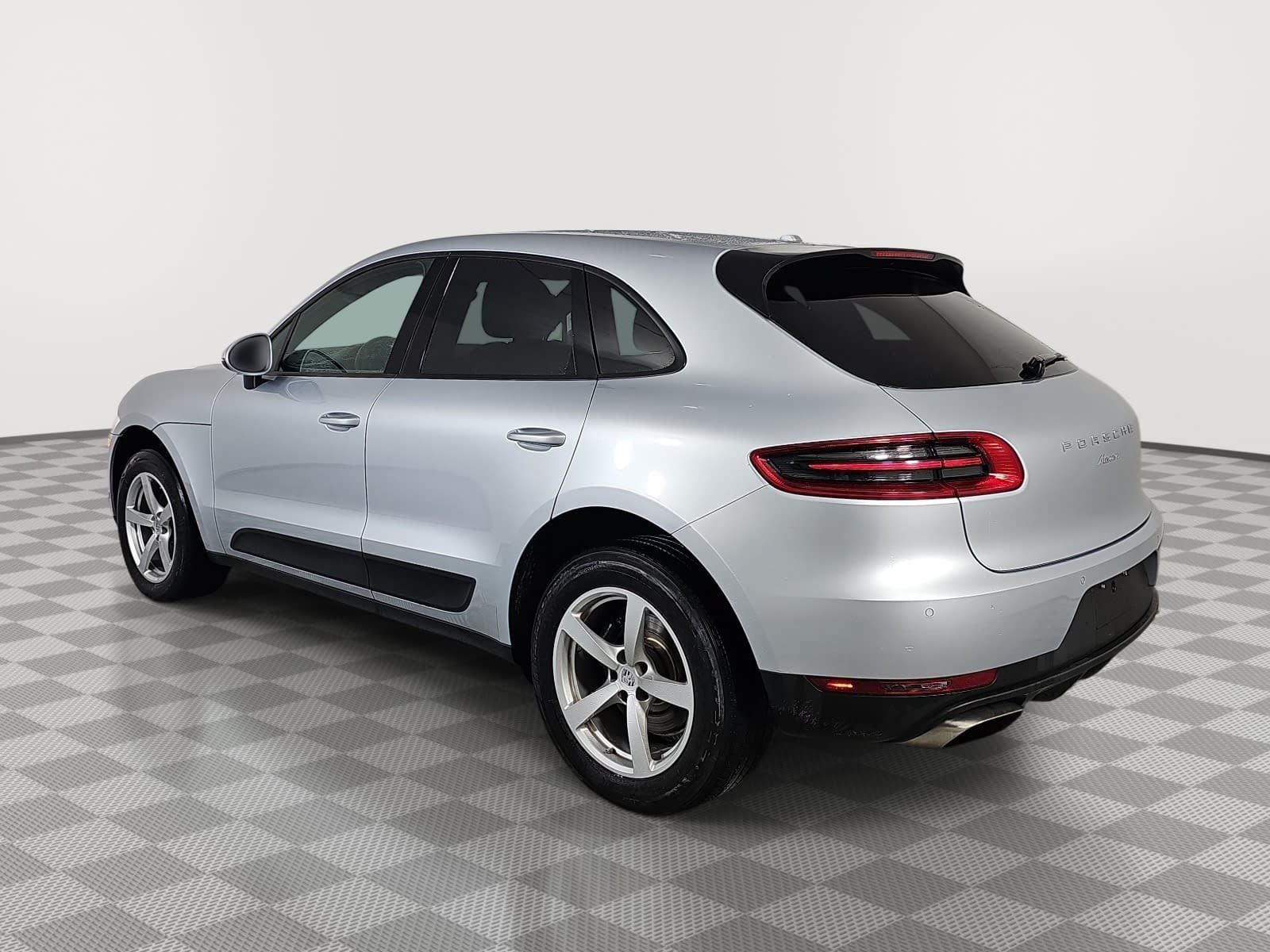 Used 2018 Silver Porsche  image 6