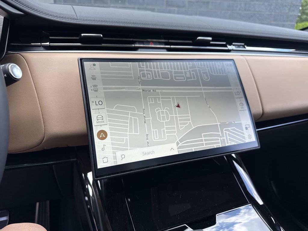 New 2026 Fuji White Land Rover Dynamic SE image 24