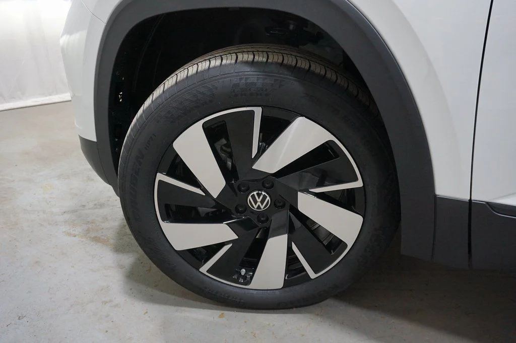 2025 Volkswagen Atlas Cross Sport SE w/Tech - Photo 32