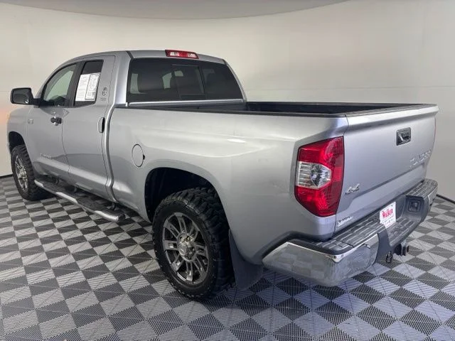 Used 2015 Silver Toyota SR5 image 5
