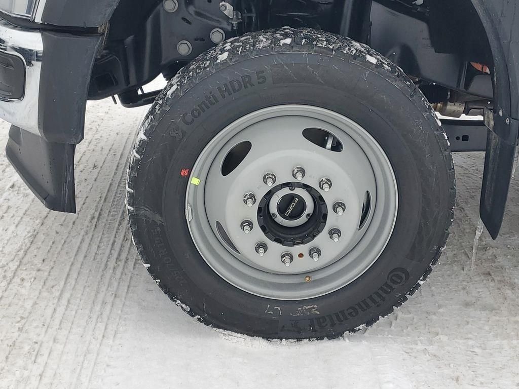New 2026 Oxford White Ford F-450® XL image 32