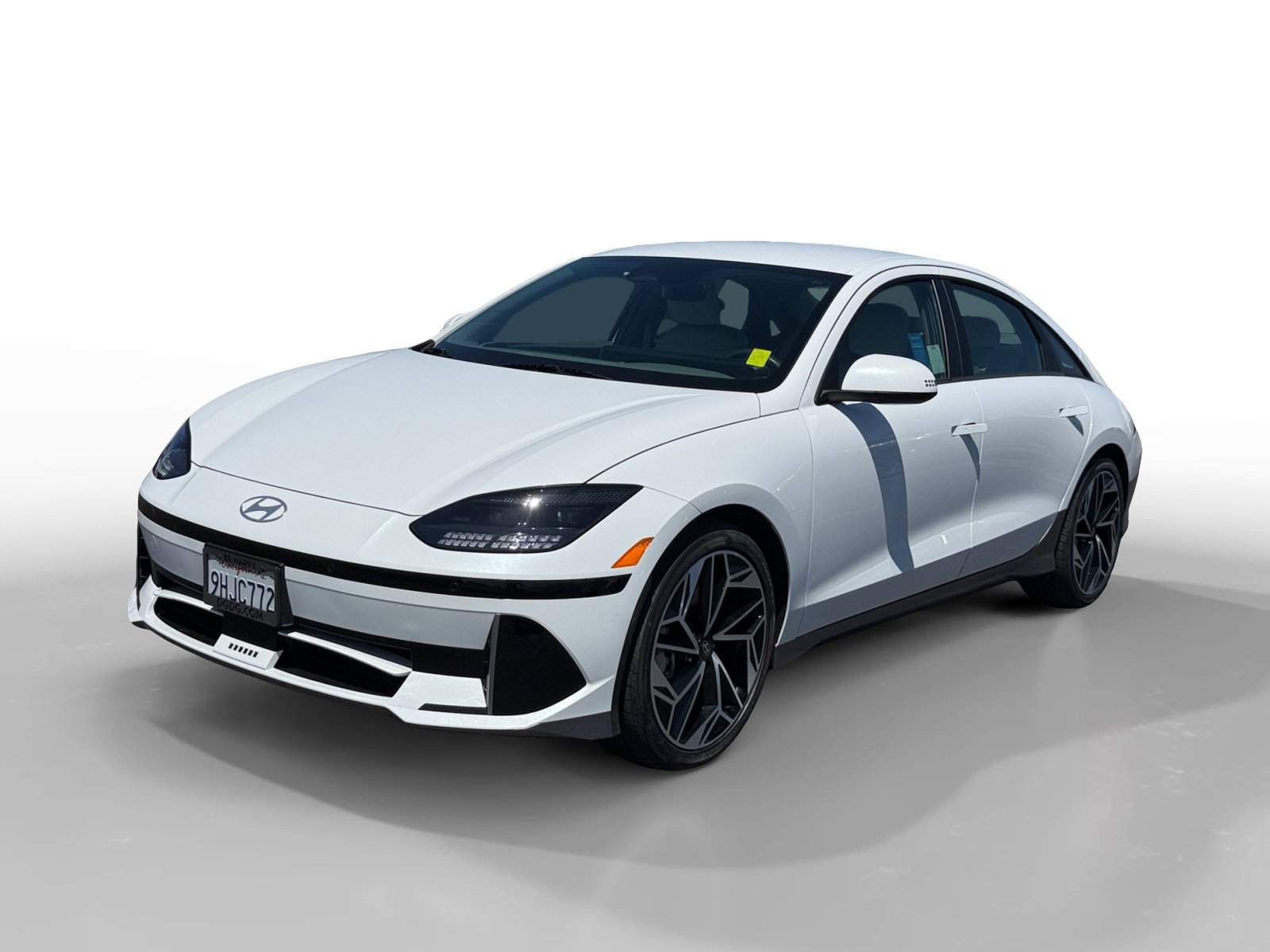 Used 2023 White Hyundai SEL image 1