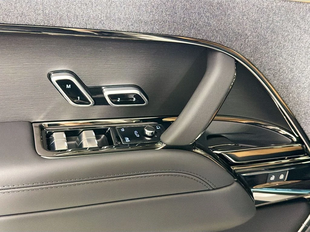 New 2026 Borasco Grey Land Rover Dynamic SE image 18