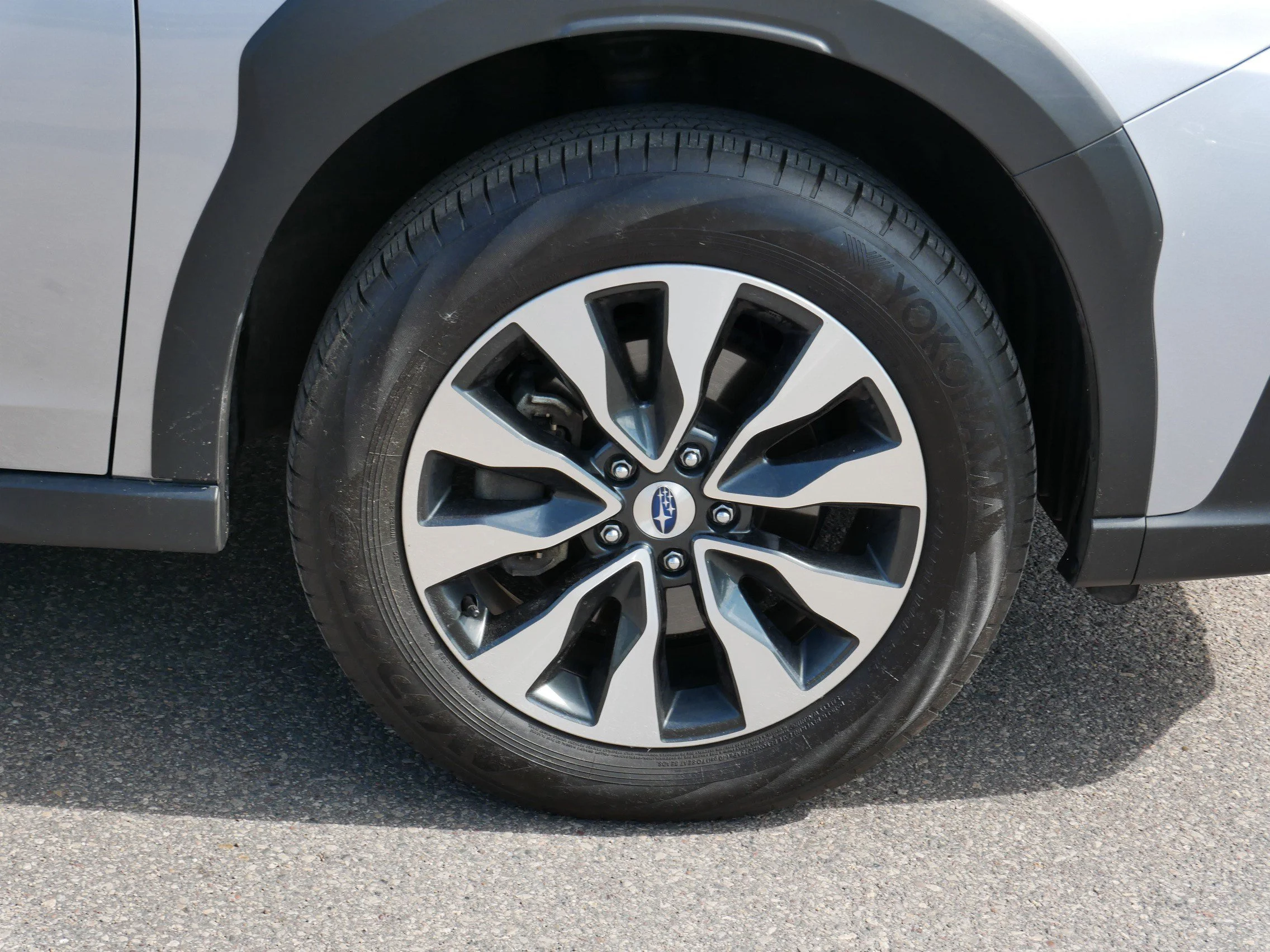 Used 2024 Ice Silver Metallic Subaru Limited image 15