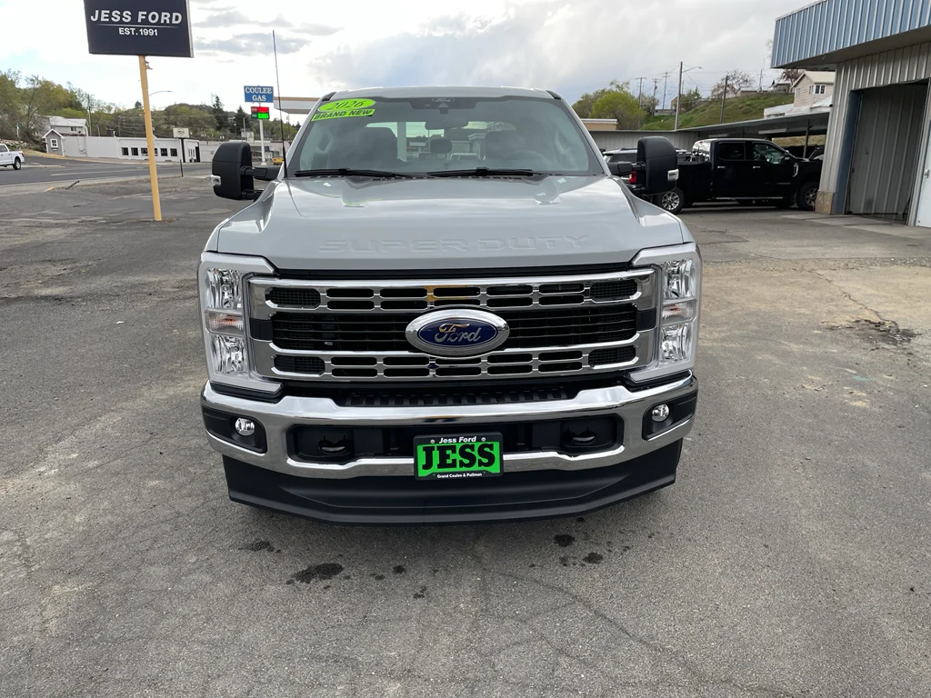 New 2026 Avalanche Ford F-350® XLT image 9