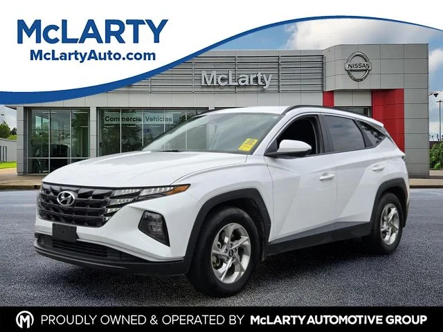 Used 2024 White Hyundai SEL image 1