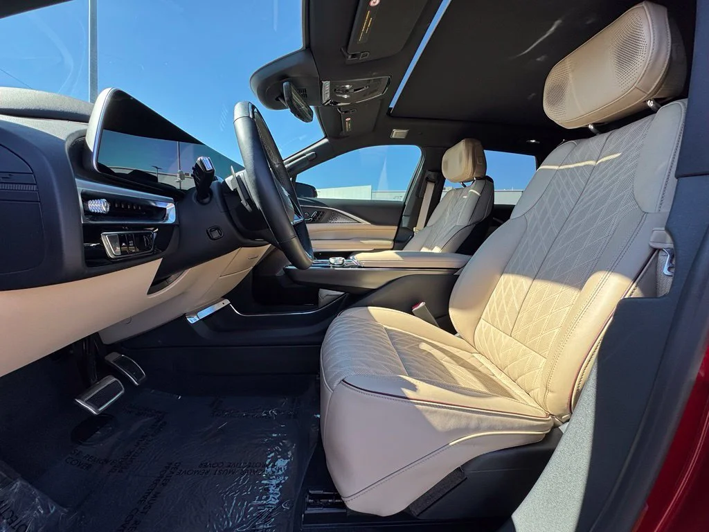 Used 2026  Cadillac Signature Luxury image 23