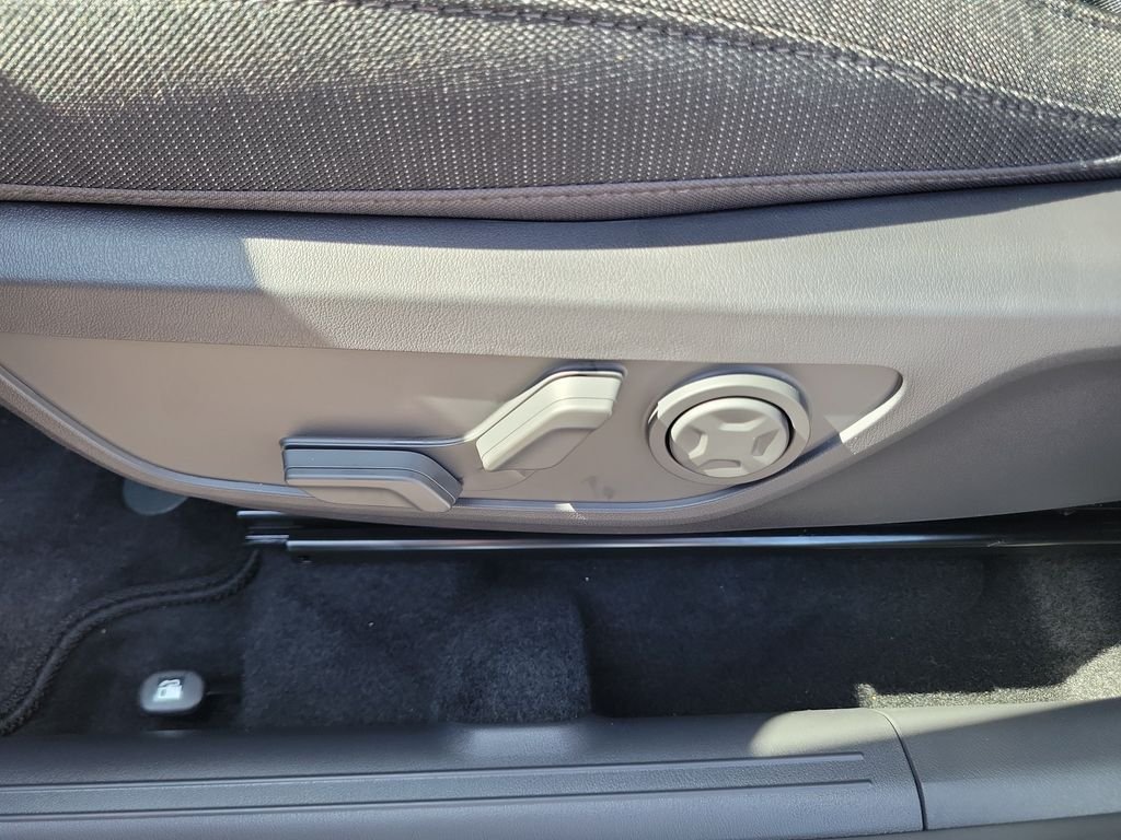 New 2027 White Kia S image 23