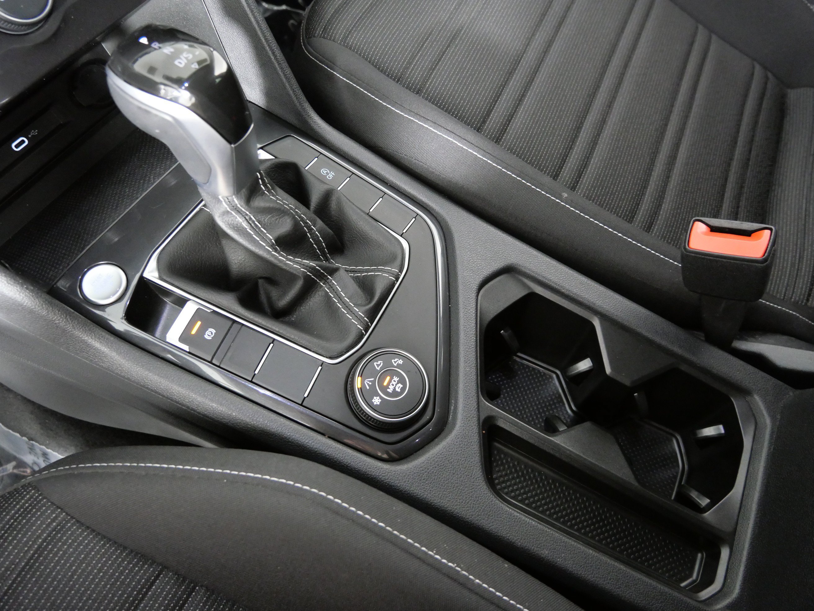 Used 2024 Silver Volkswagen S image 27