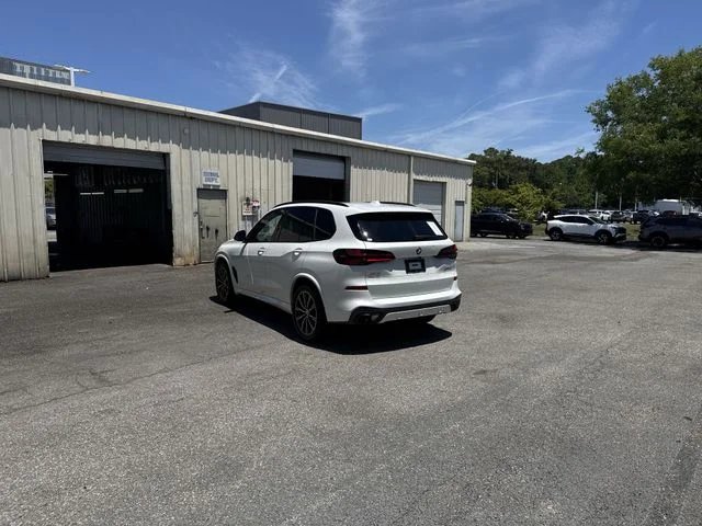 Used 2024 White BMW xDrive40i image 7