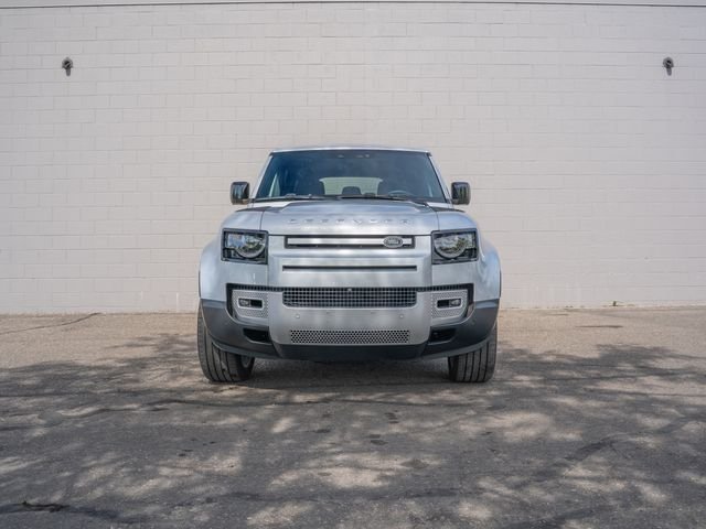 Used 2024  Land Rover SE image 10