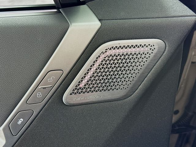 Used 2026 Gray Metallic BMW xDrive60 image 19