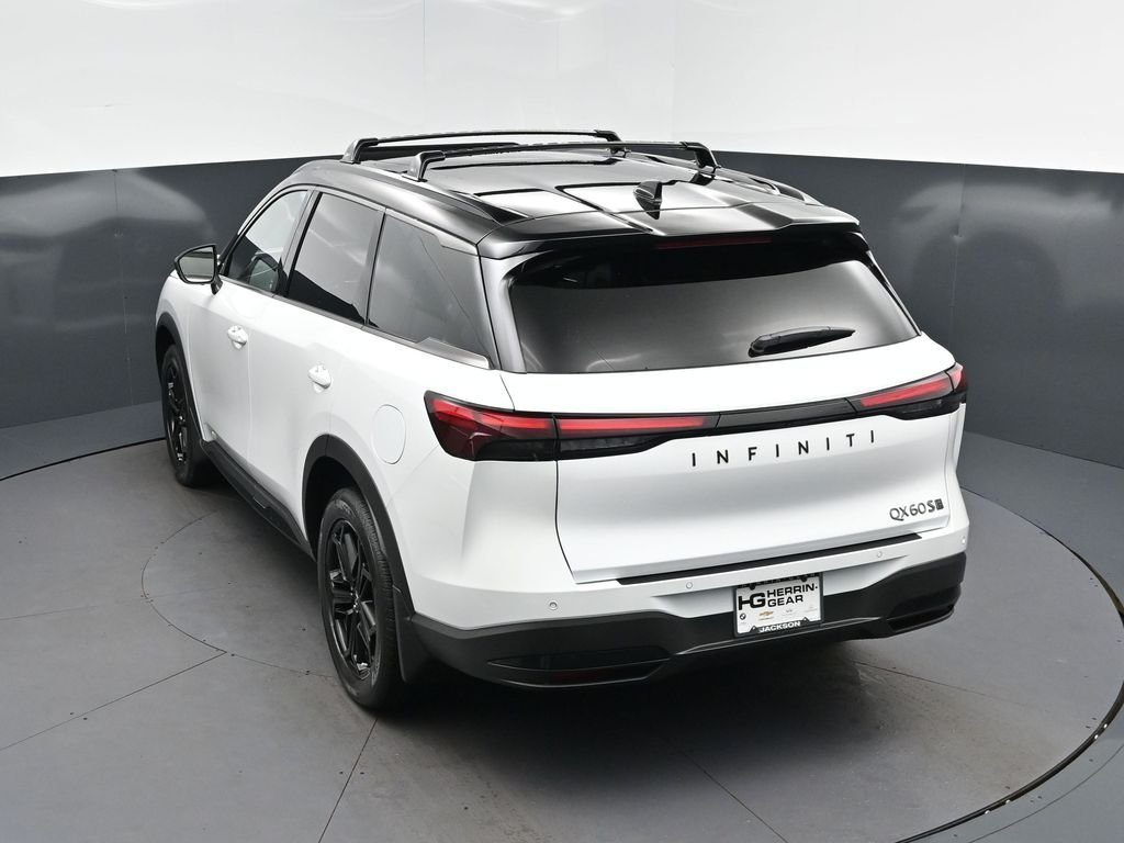 New 2027 2T RAD WHT INFINITI Sport AWD image 35