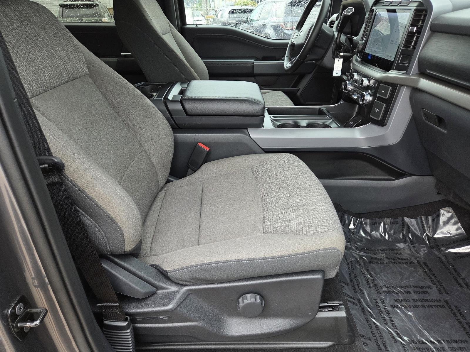 Used 2024 Oxford White Ford XLT image 39