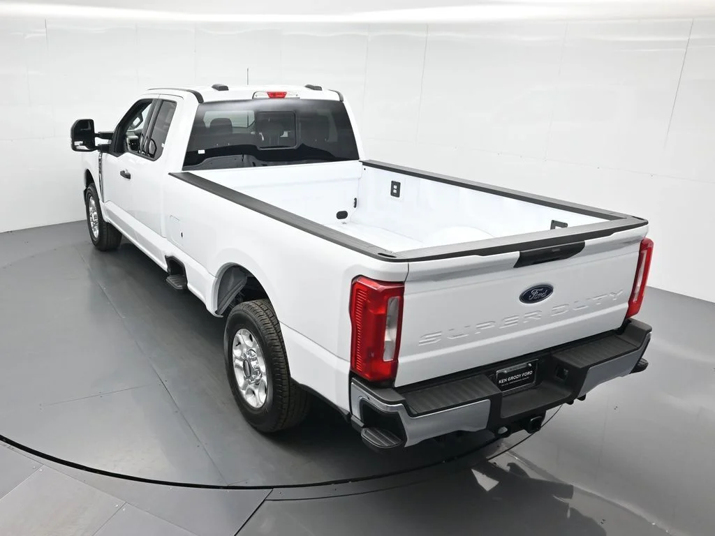 New 2026 Oxford White Ford XLT image 38