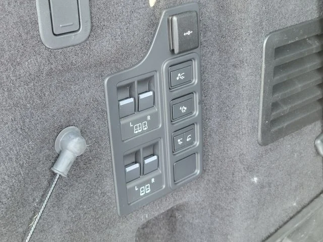 Used 2025 Fuji White Land Rover Dynamic SE image 13