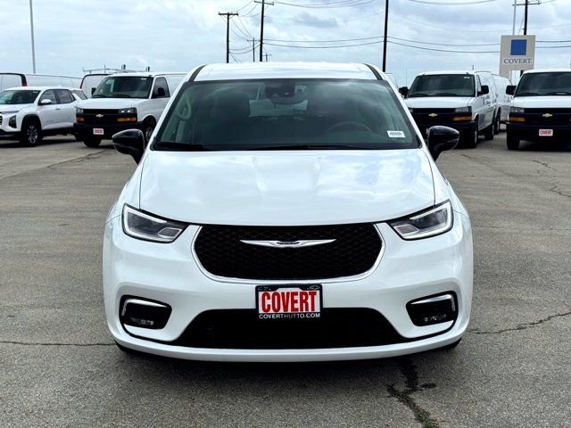 Used 2024 White Chrysler Select image 4