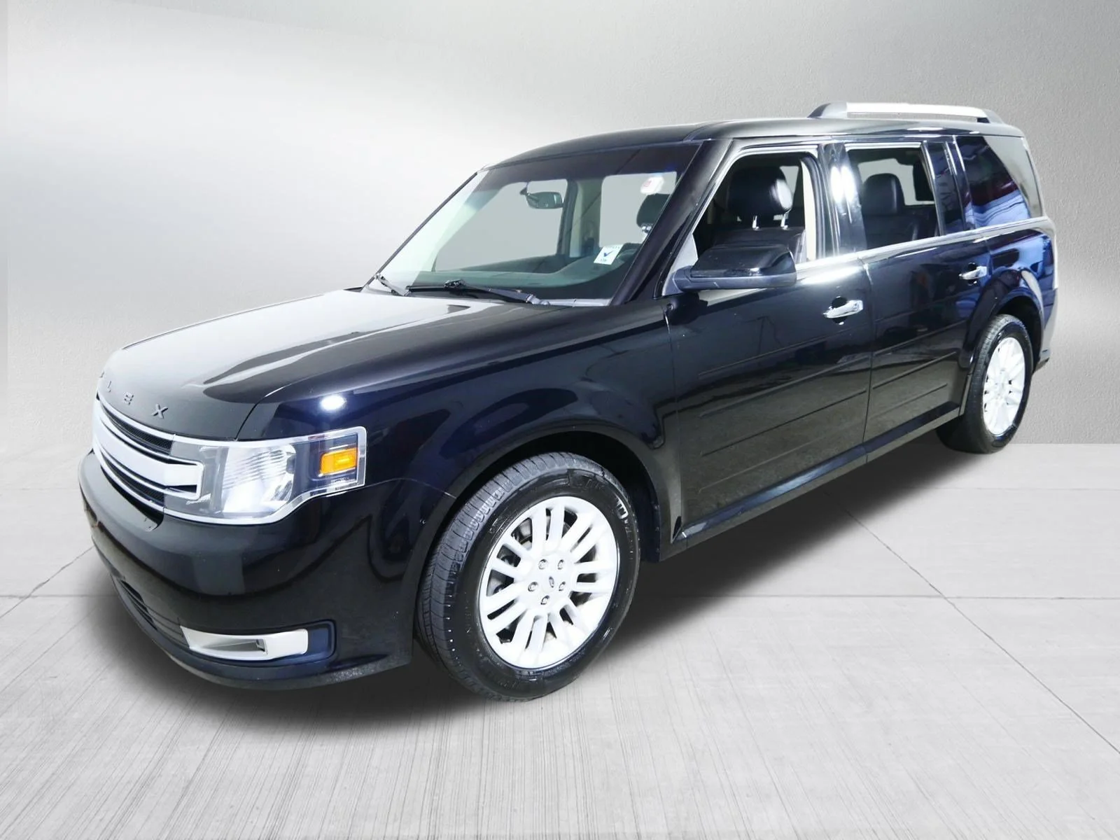 Used 2017 Shadow Black Ford SEL image 3