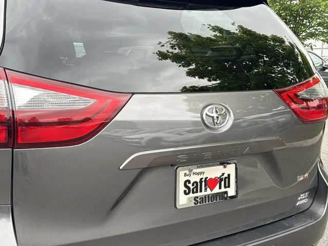 Used 2020 Gray Toyota XLE image 9