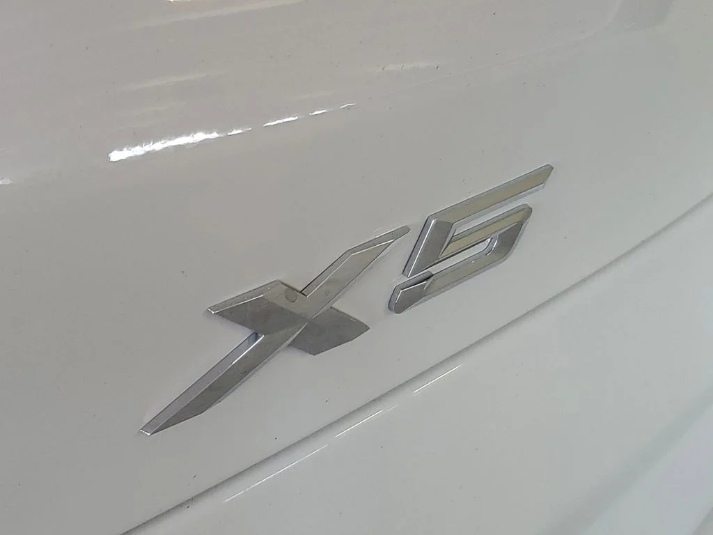 Used 2026 White BMW sDrive40i image 6